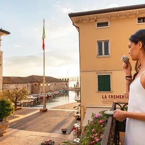 https://the-mansion-of-countess-rizzardi-on-garda-lake-royal-solution.hotelinveneto.com